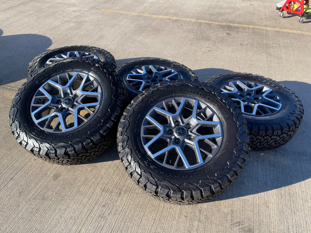18" Jeep Wrangler Grand Cherokee Gladiator OEM 9331 wheels rims BFG KO2 A/T NEW