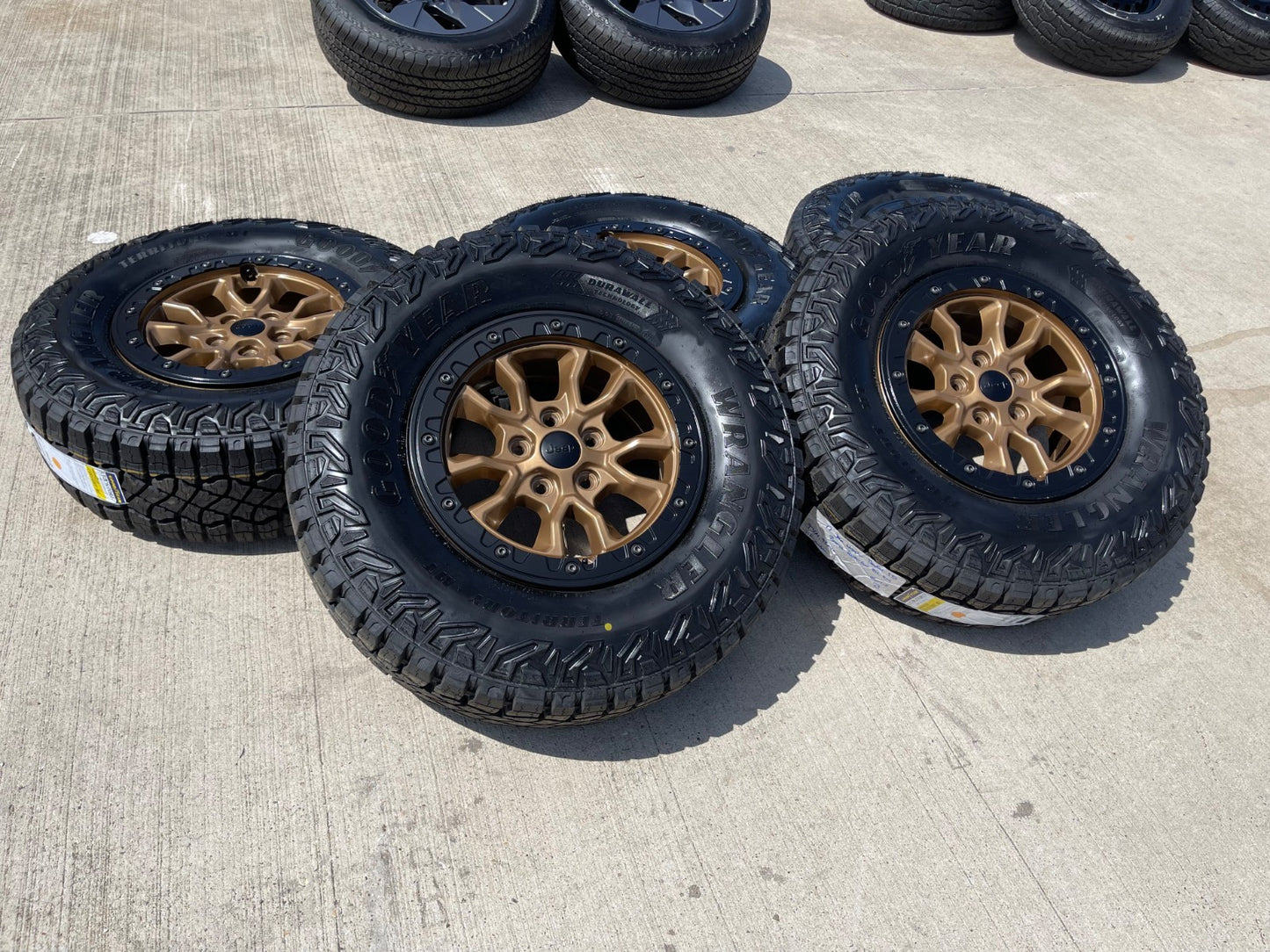 NEW 17" Jeep Wrangler 392 Gladiator Rubicon OEM BEADLOCK wheels rims 9304 95240