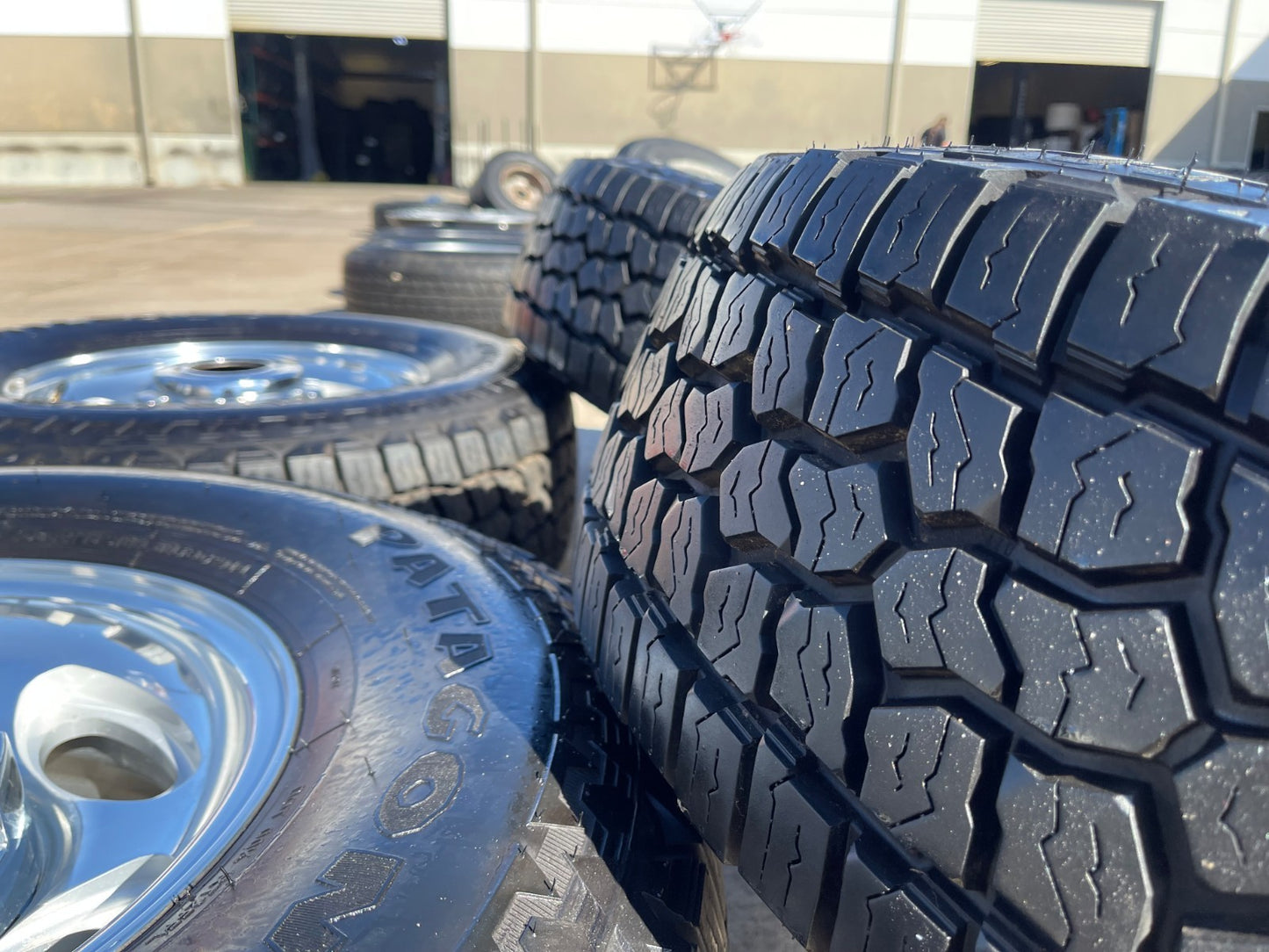 16" Ford F-250 F-350 Excursion OEM 3408 polished wheels rims tires