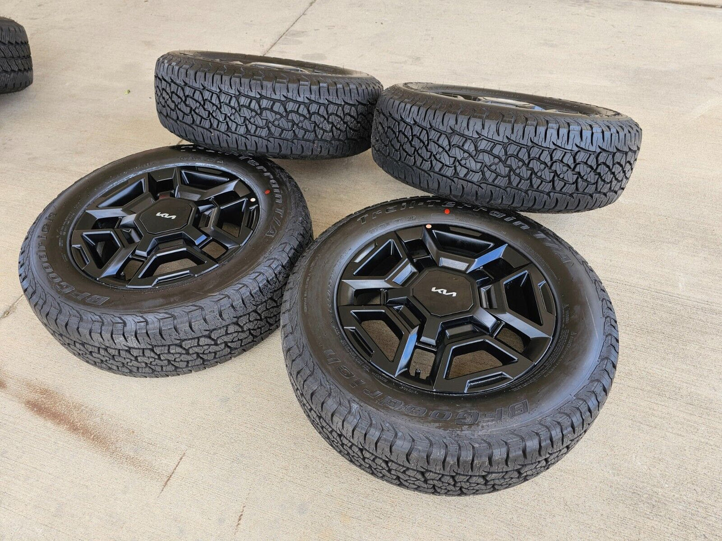 17" Kia Sorento X-PRO OEM wheels rims tires Telluride Sedona 2024 2025 NEW