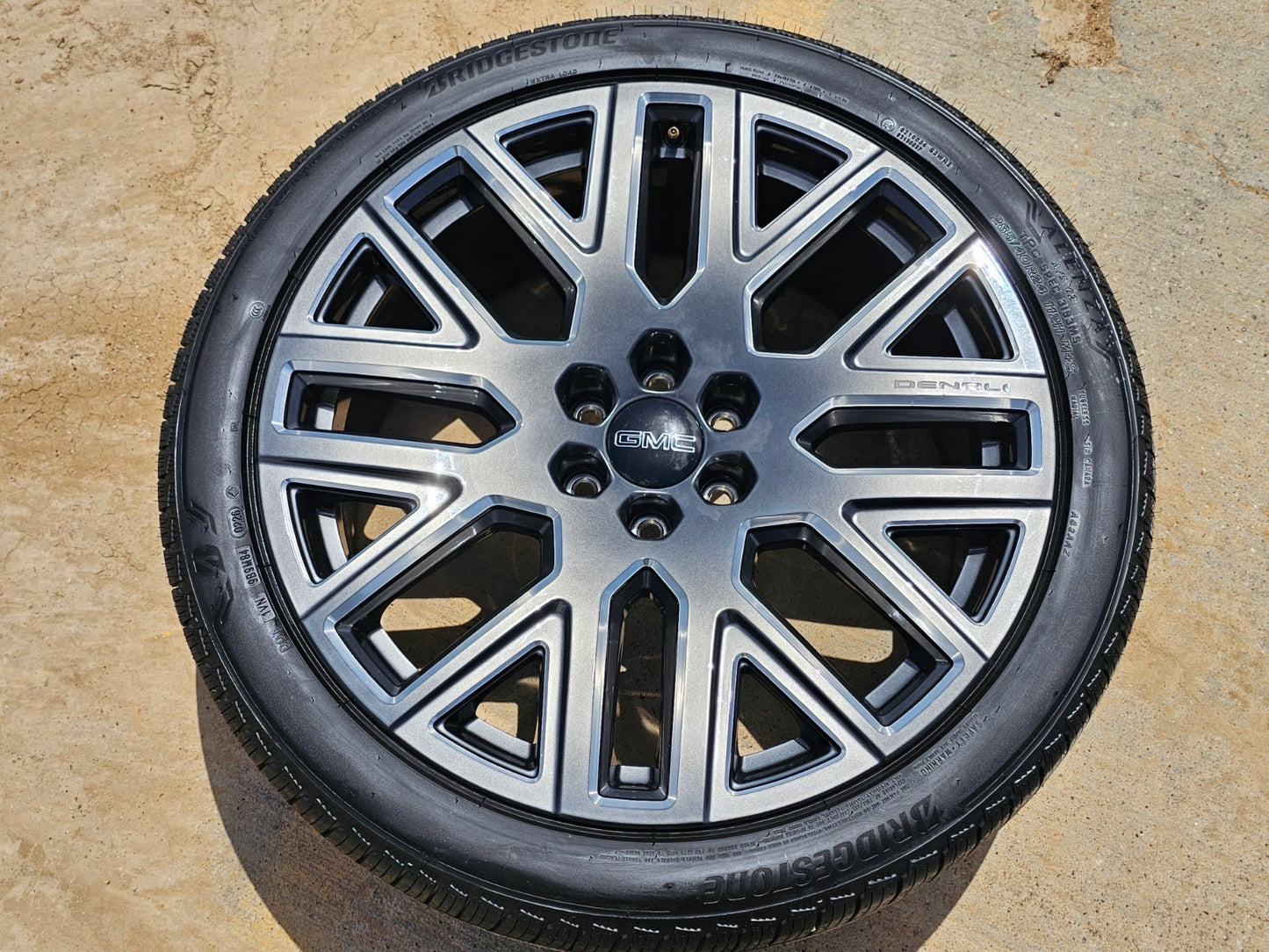 (1) 24" GMC Yukon Sierra DENALI OEM wheel rim tire 2022 2023 2024 2025 2026 2027