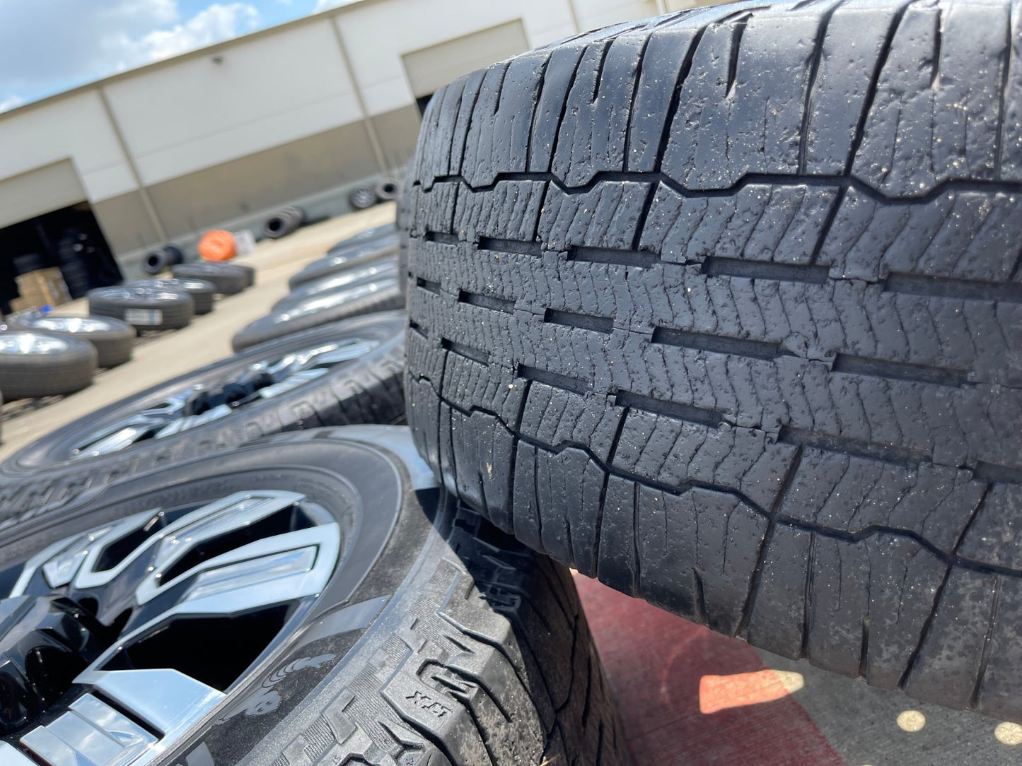 20" GMC Sierra 2500 3500 OEM wheels rims 5958 14138 tires MICHELIN DEFENDER