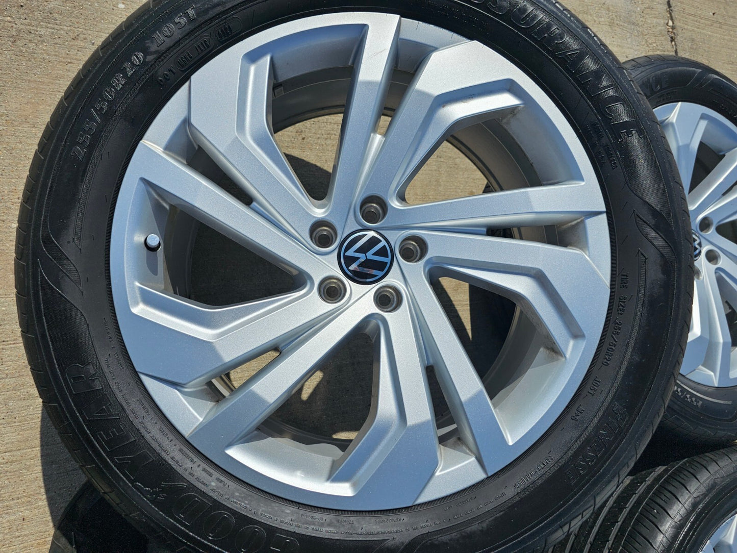 20" VW Atlas OEM wheels rims tires 96855A 70075 Audi Q7 2020 2021 2022 2023 2024