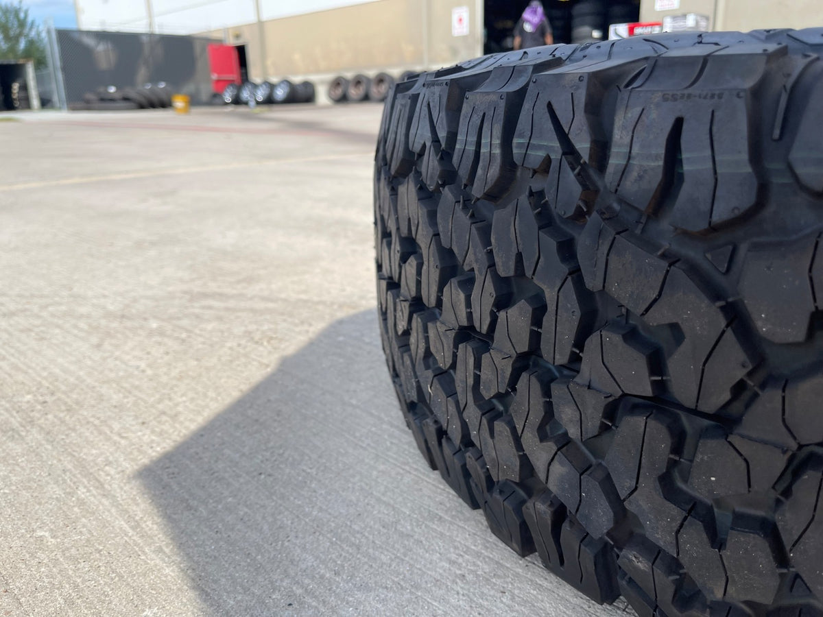 (1) 315/70/17 BFG KO2 A/T tire 315/70R17 LT 10 ply LRC 113S BRAND NEW !!!
