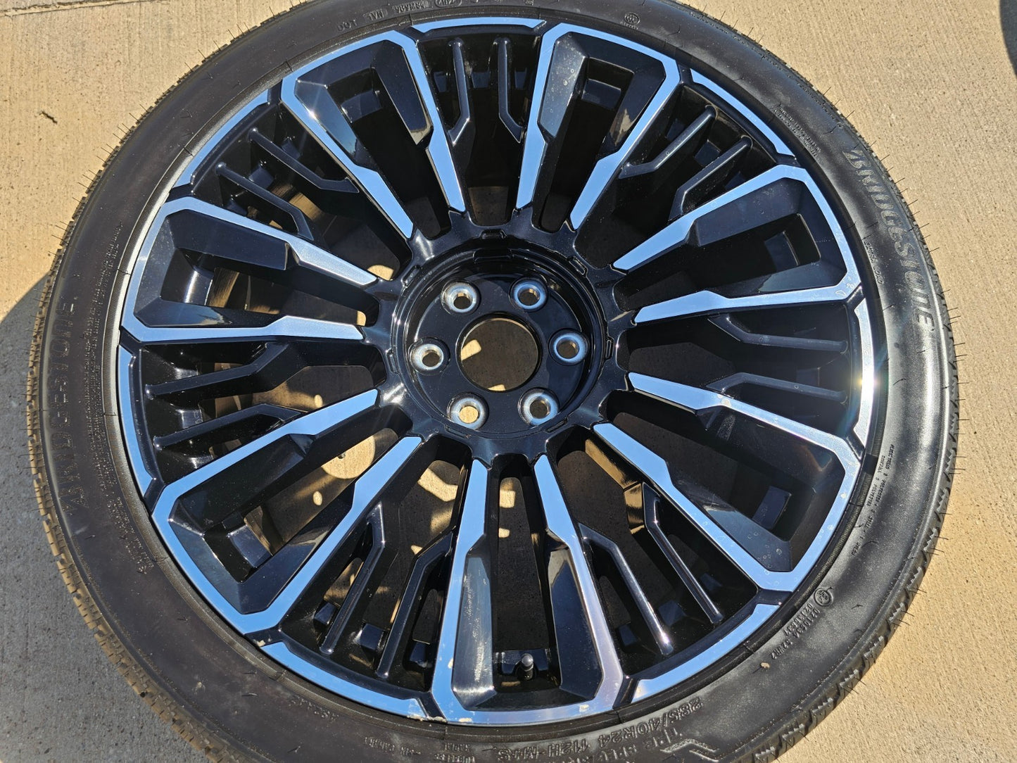 24" Chevy Tahoe Suburban Silverado OEM High Country wheel rim NEW