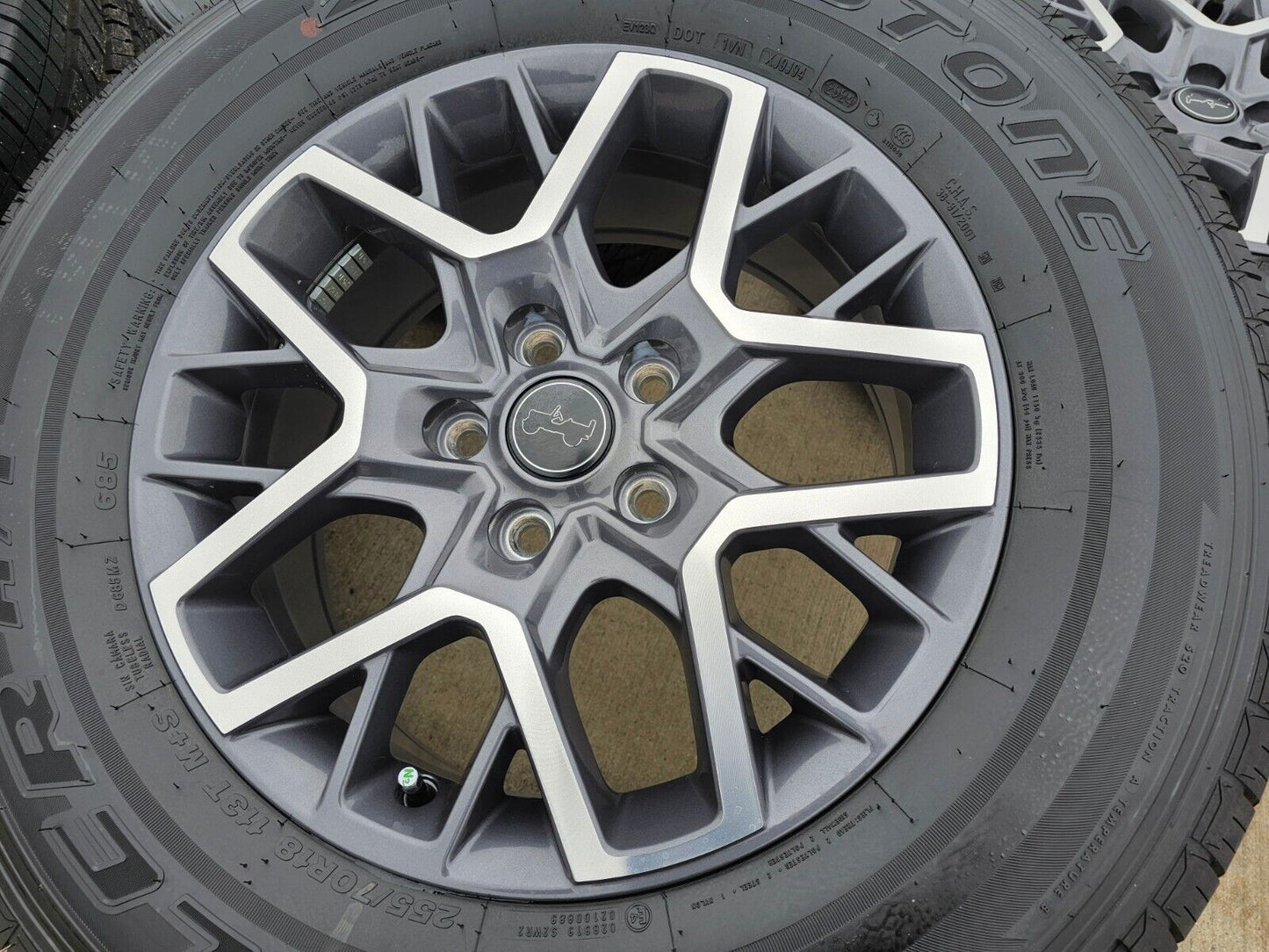18" Jeep Wrangler Grand Cherokee Gladiator OEM wheels rims tires 2024 2025 NEW
