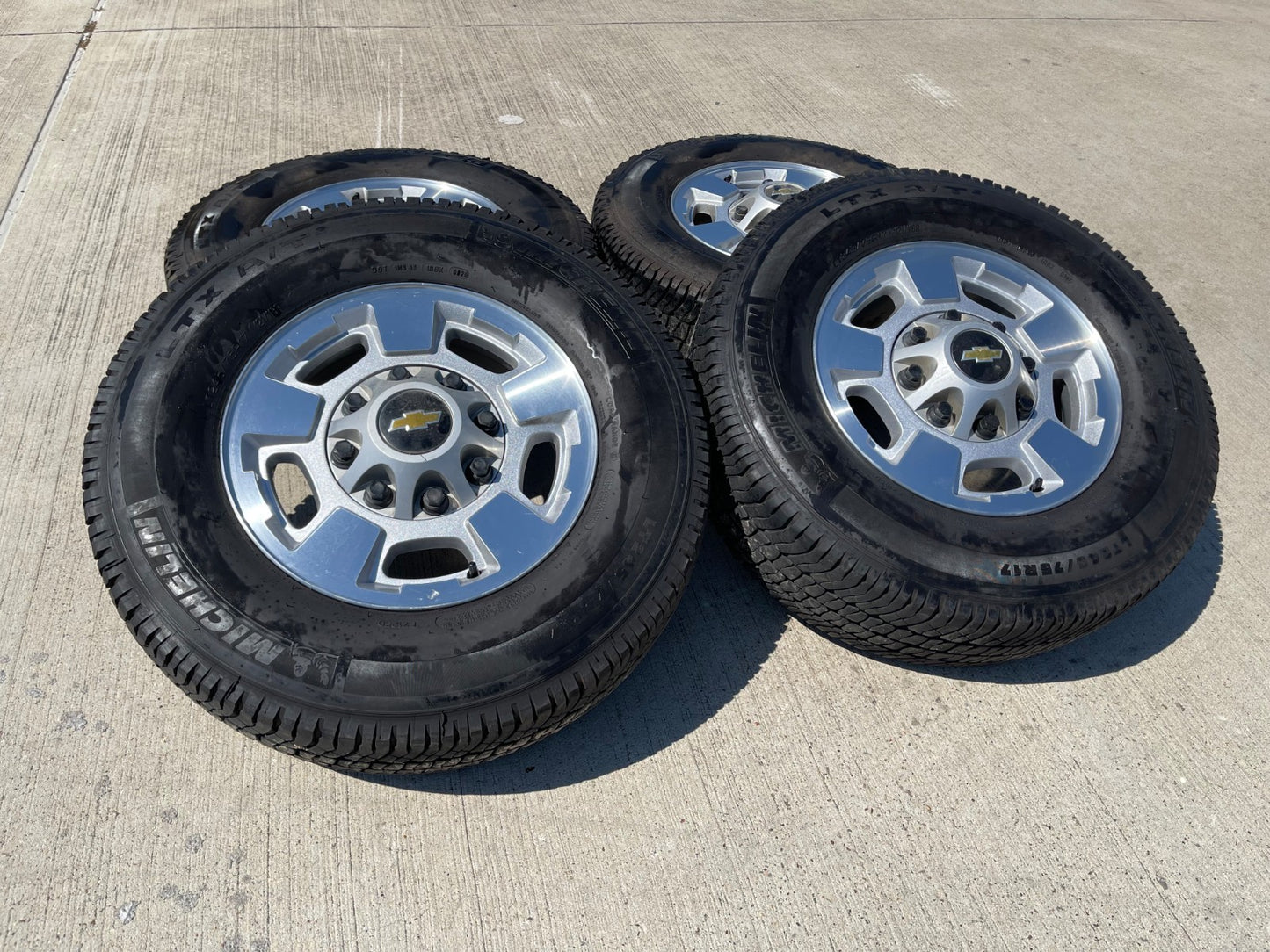 17" Chevy Silverado GMC Sierra 2500 3500 OEM 5500 wheels rims tires MICHELIN A/T