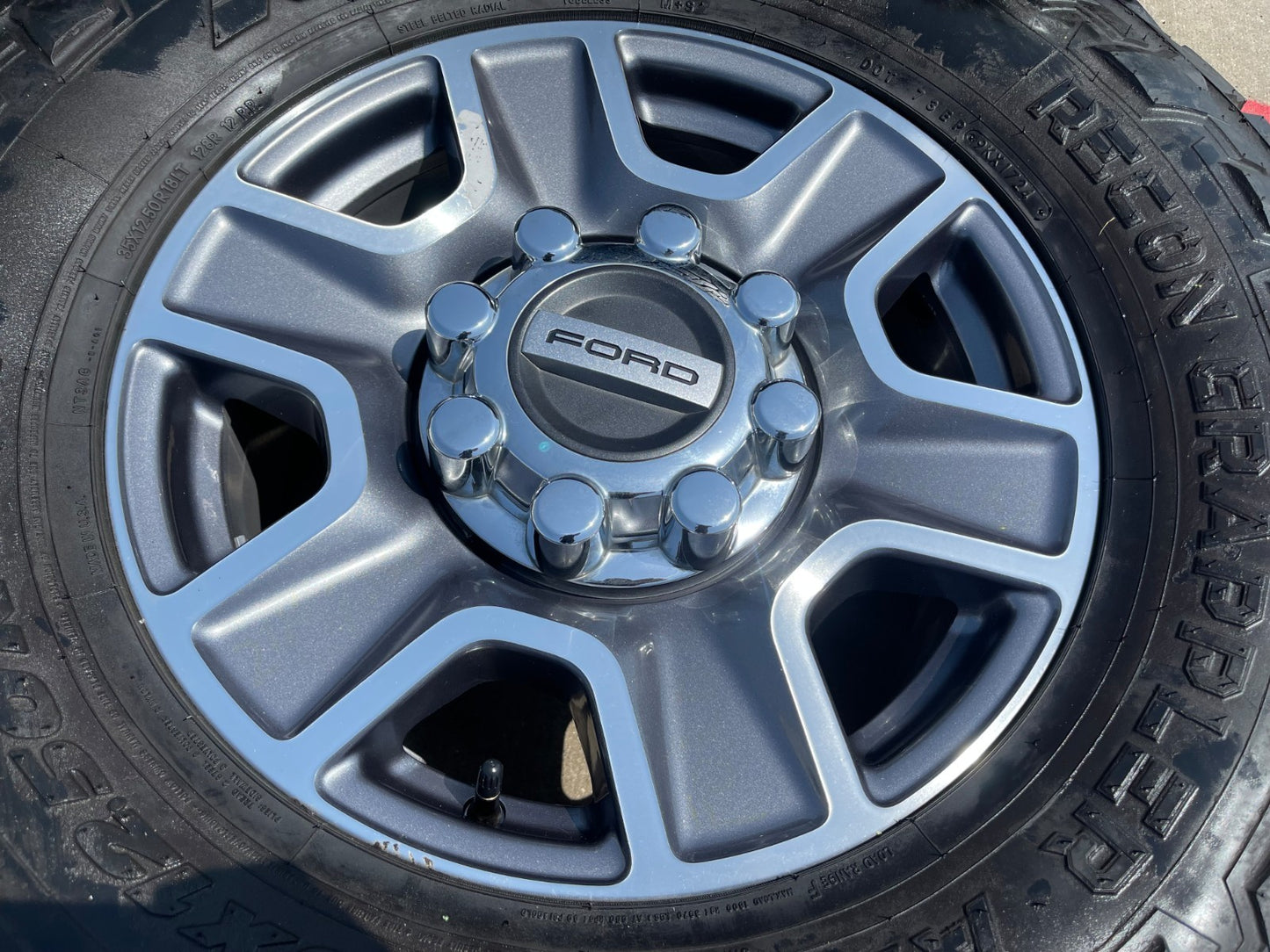 18" Ford F-250 F-350 Lariat FX-4 OEM wheels 10480 10298 SET tires NITRO 35"