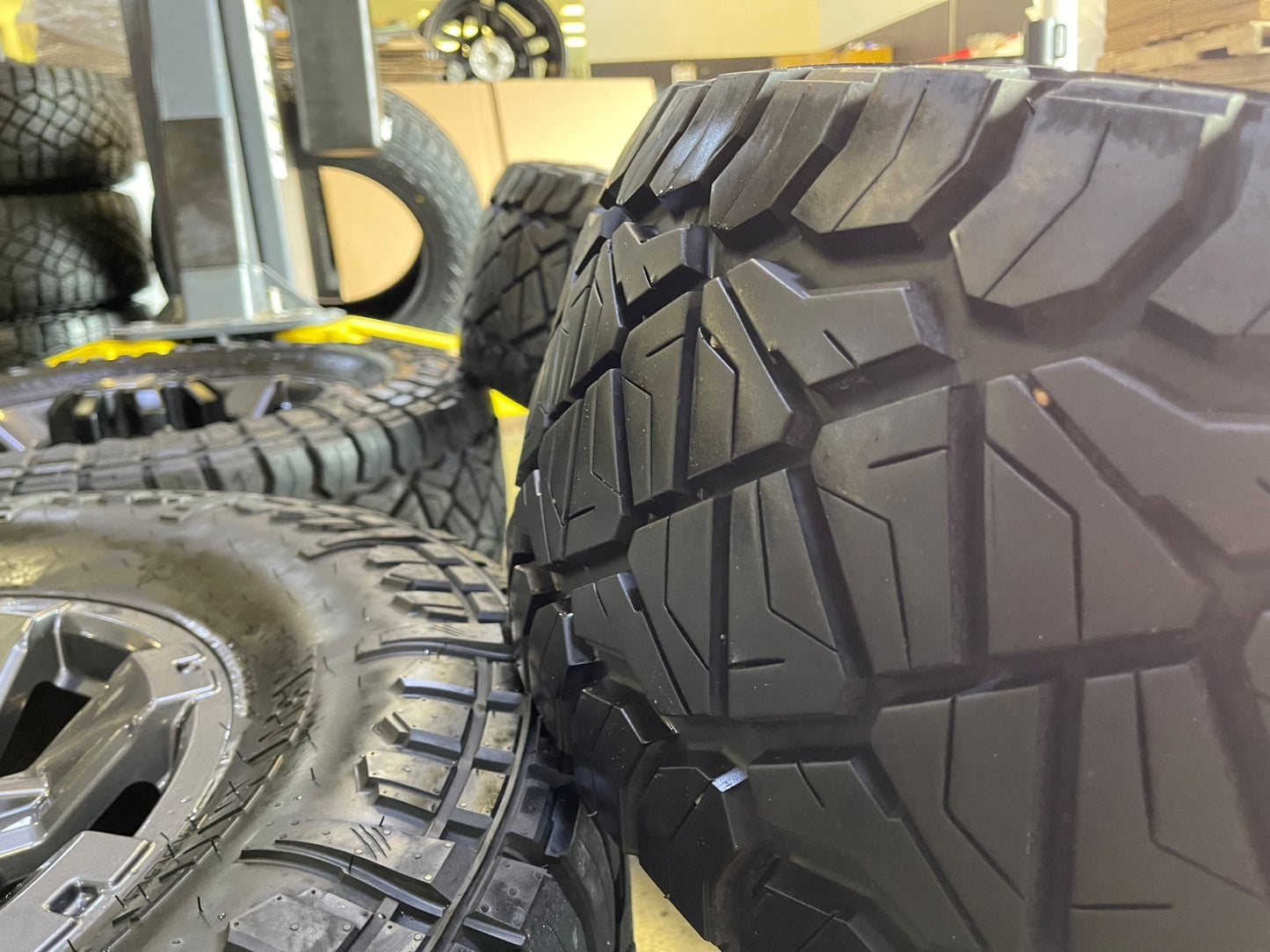 20" Ford F-250 F-350 OEM 10296 10485 Lariat gray wheels rims tires 37"