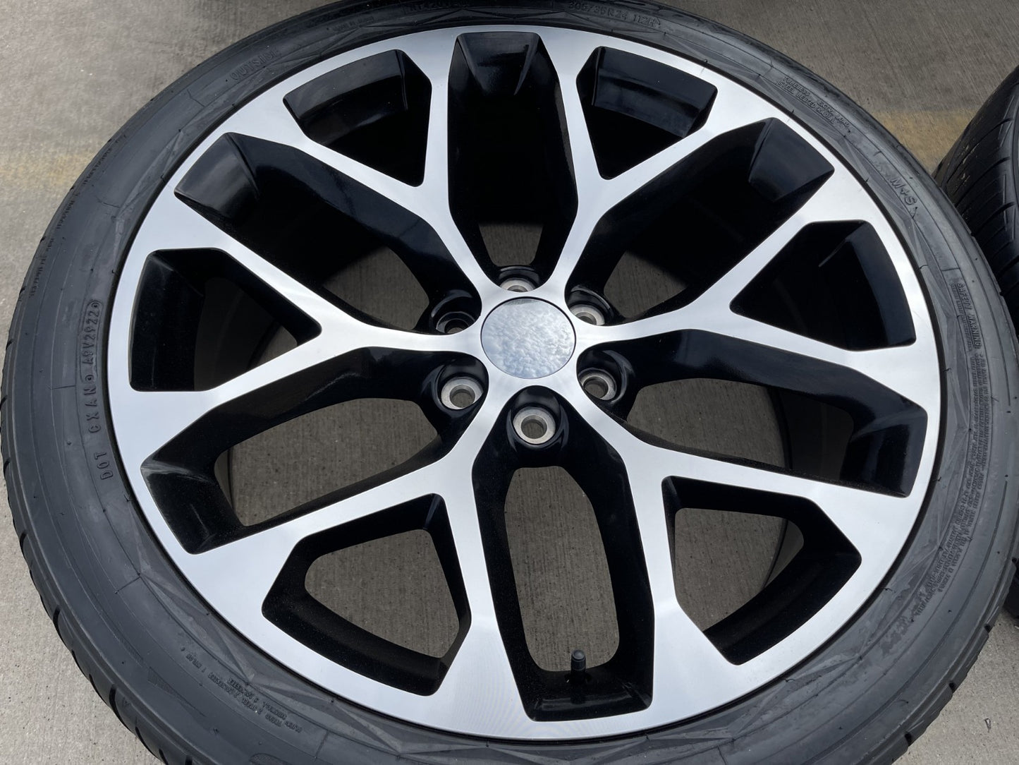 24" GMC Yukon Sierra Chevy Tahoe 1500 OEM replica 5668 wheels rims tires