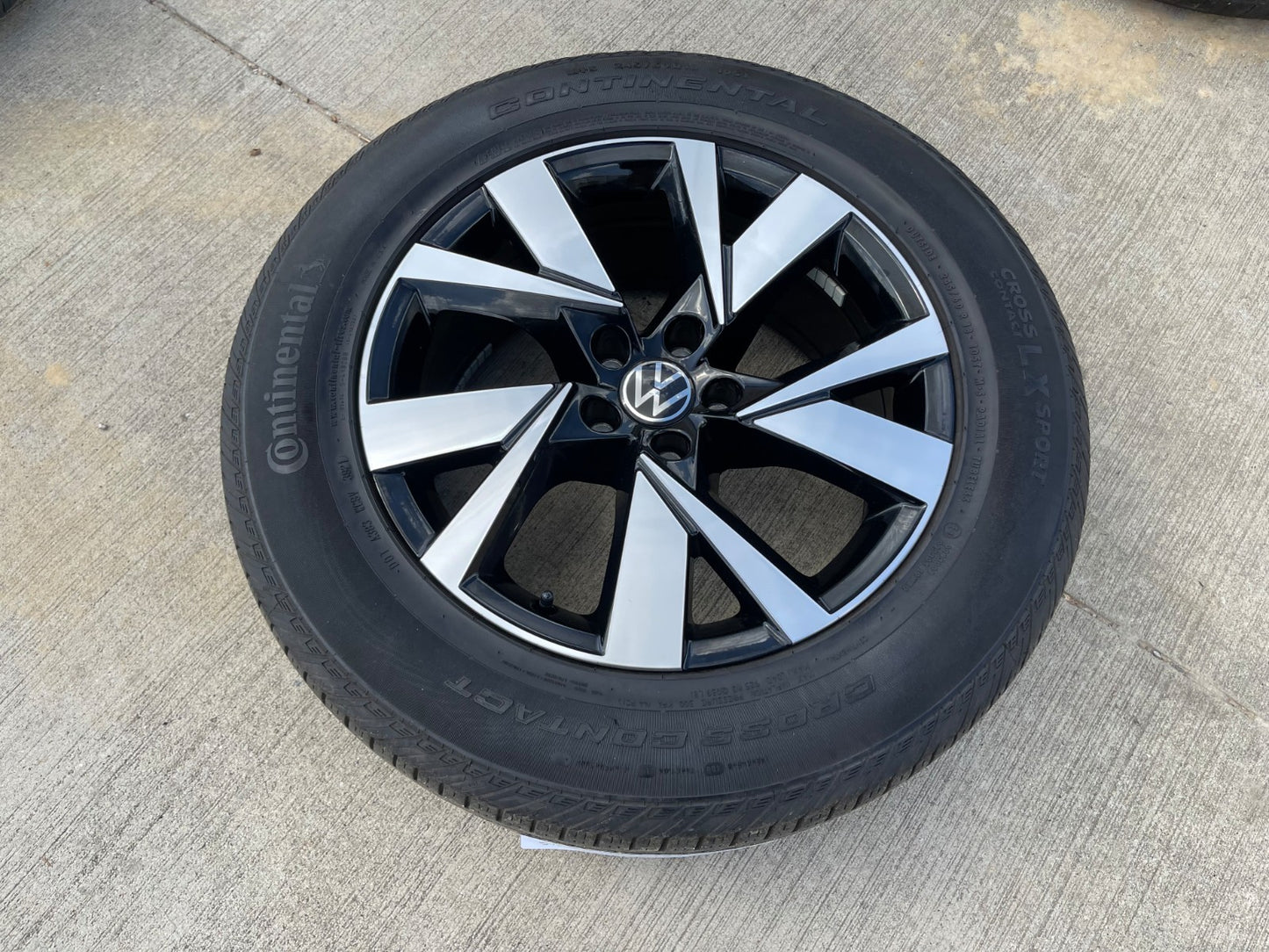 18" VW Atlas OEM wheel rim tire 70080 Audi Q7 Q8 Spare CONTINENTAL