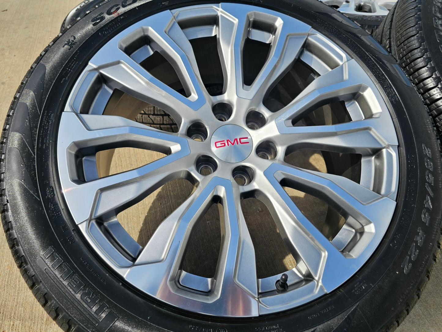 22" GMC Yukon Sierra DENALI OEM wheels rims SET 14025 97000 tires PIRELLI NEW