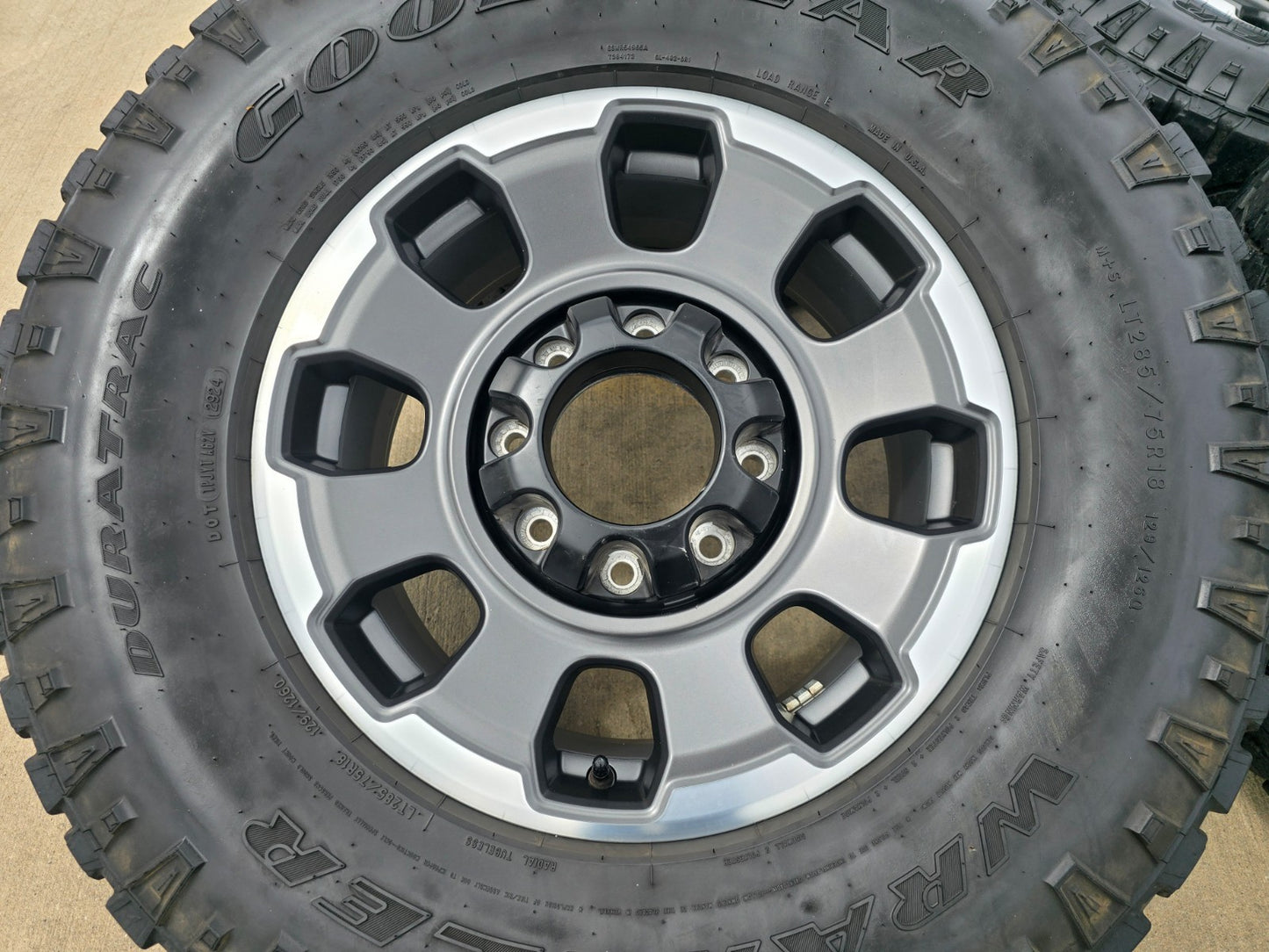 18" Ford F-250 F-350 OEM TREMOR rims wheels 10482 tires DURATRAC R/T 35"