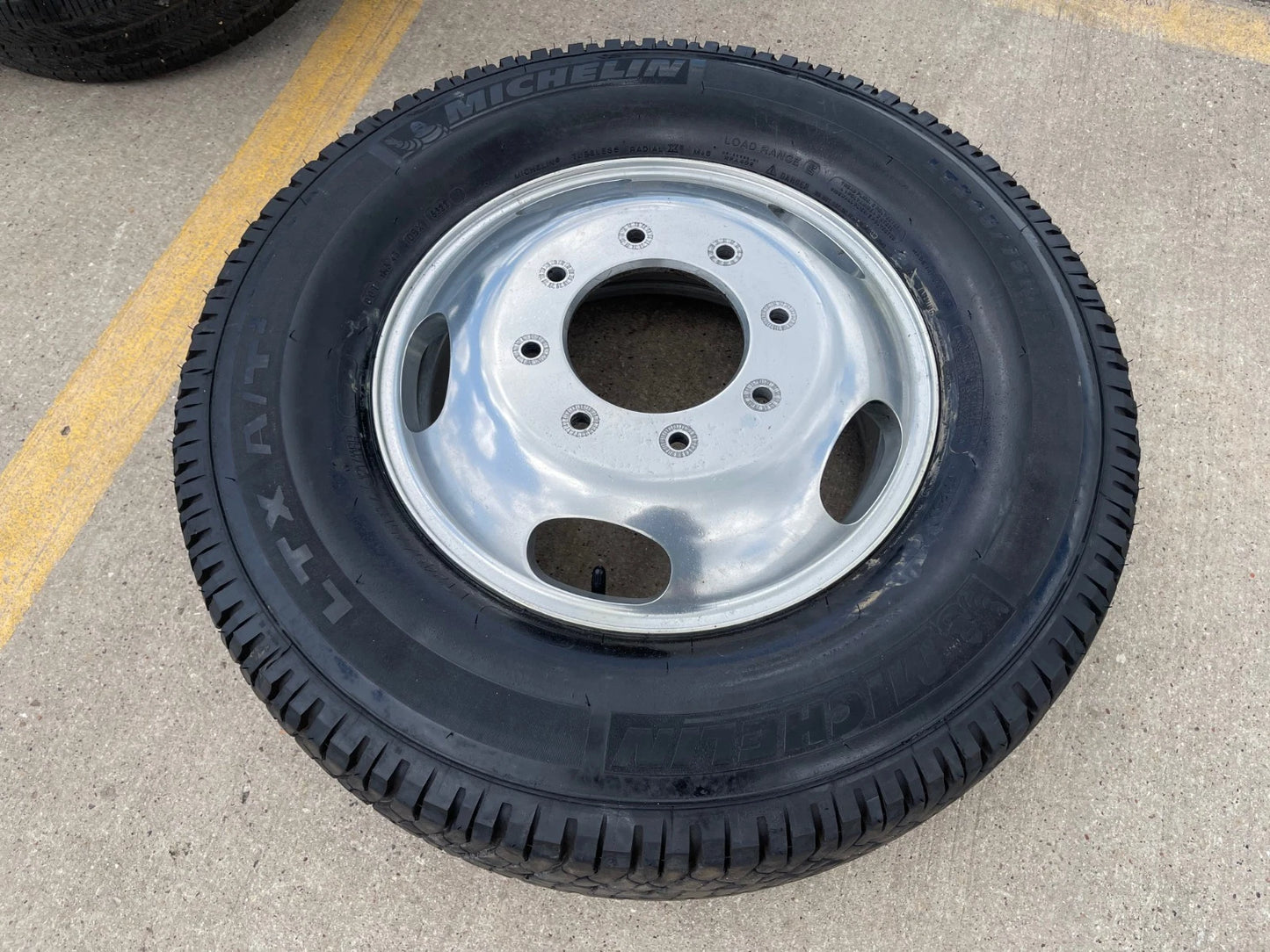 17" Ford F-350 Dually SPARE rim wheel OEM FRONT 3618 tire MICHELIN