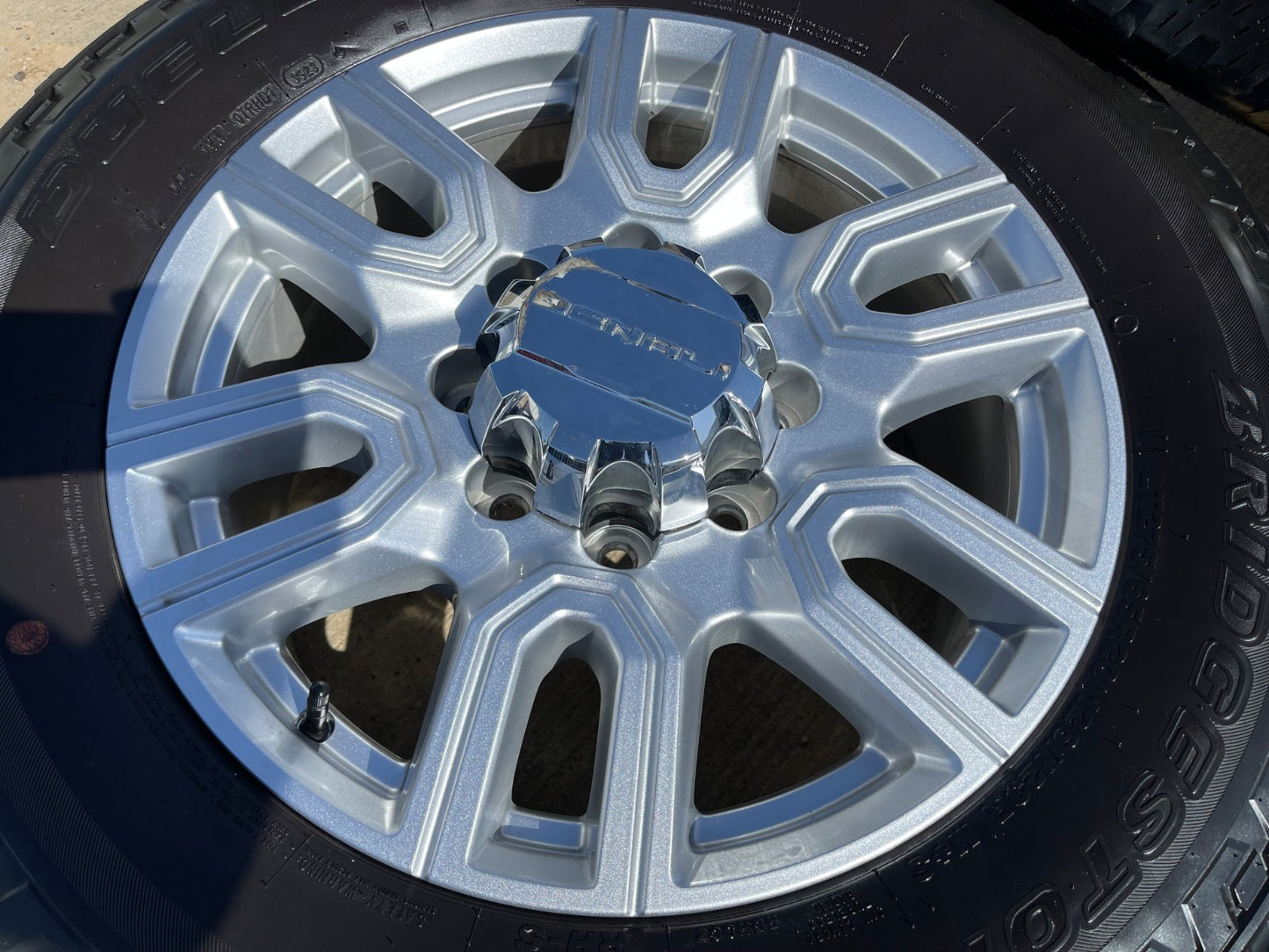 20" GMC Sierra AT4 2500 3500 OEM wheels rims 5950 Silverado SET BRIDGESTONE