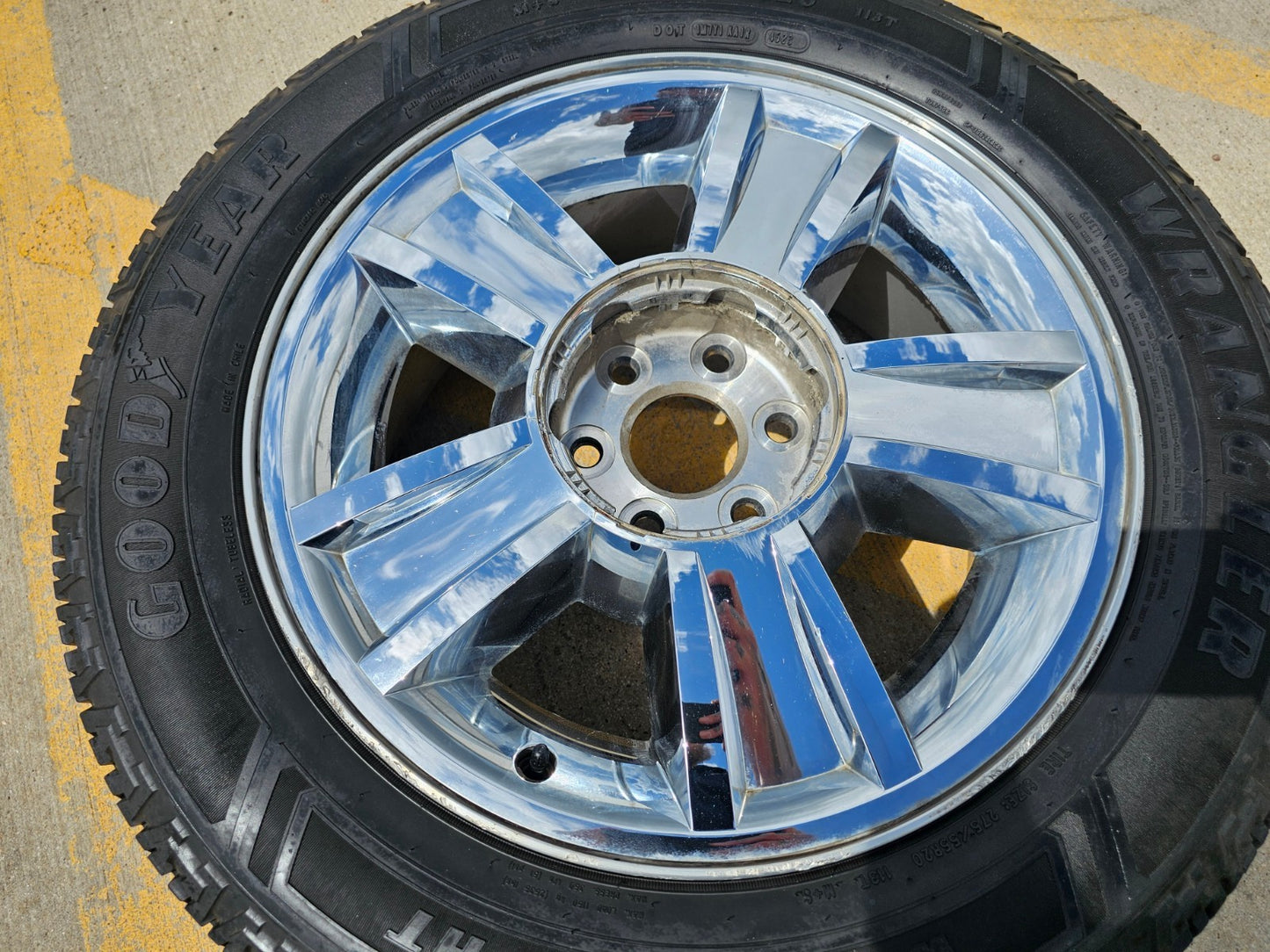 (1) 20" Chevy Silverado Tahoe Suburban chrome OEM 5416 wheel rim tire spare