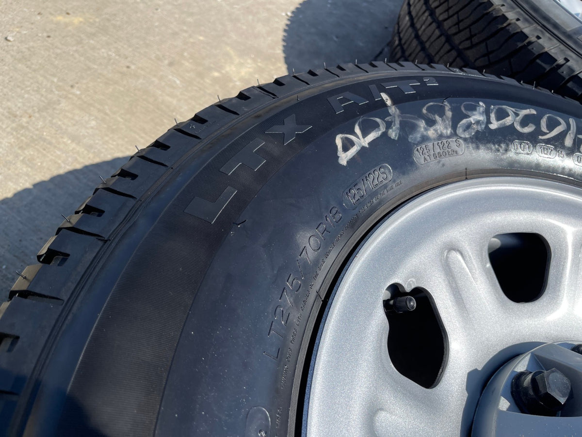 18" GMC Sierra Chevy Silverado 2500 3500 OEM 8096 wheels rims MICHELIN SET NEW