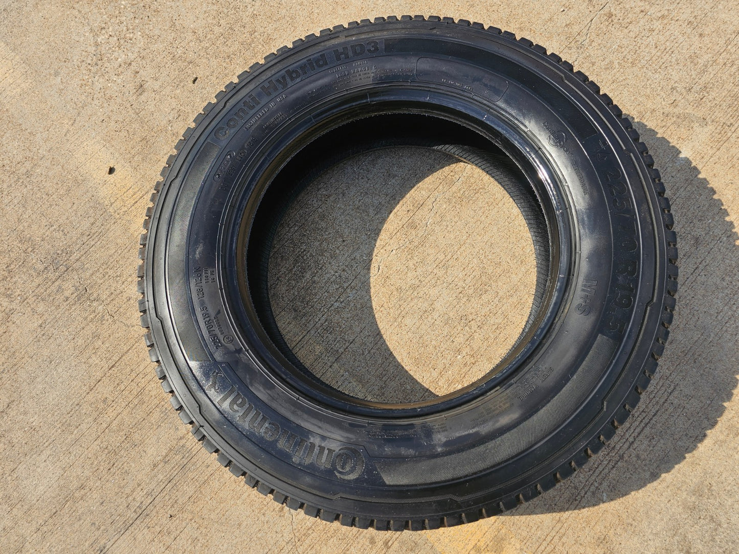 (1) 225/70/19.5 Continental Conti Hybrid HD3 tire 225/70r19.5 LT 14 PLY