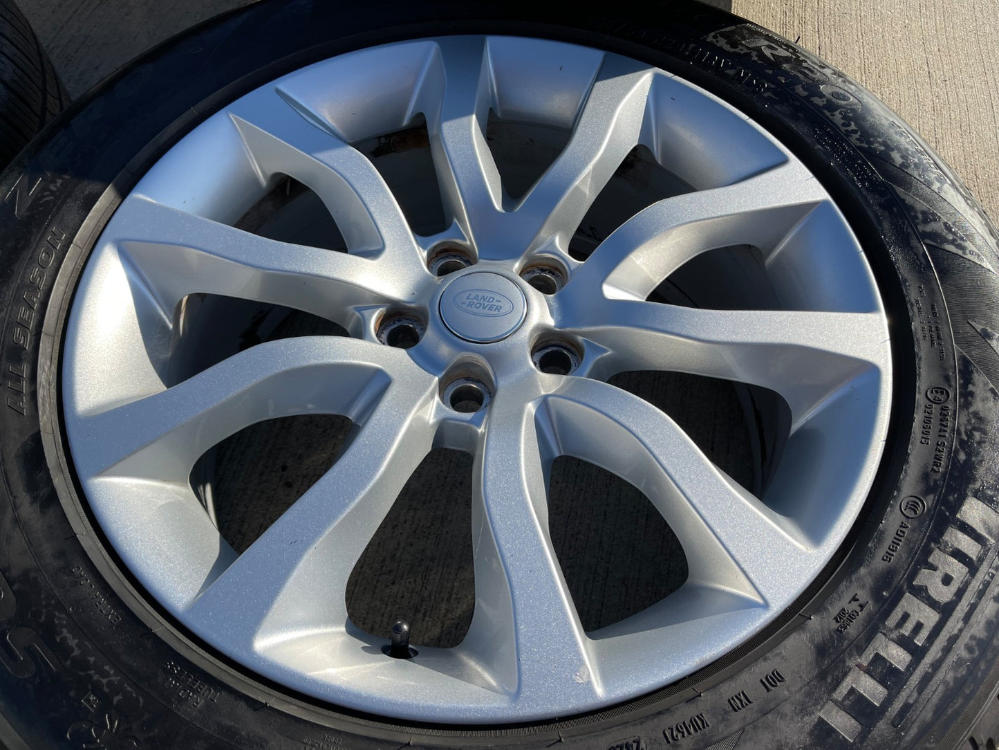20" Land Rover Defender OEM 72252 wheels rims Range Rover tires