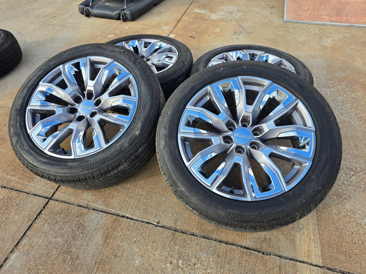 22" GMC Yukon Chevy Tahoe Escalade OEM chrome 95513 wheels rims BRIDGESTONE