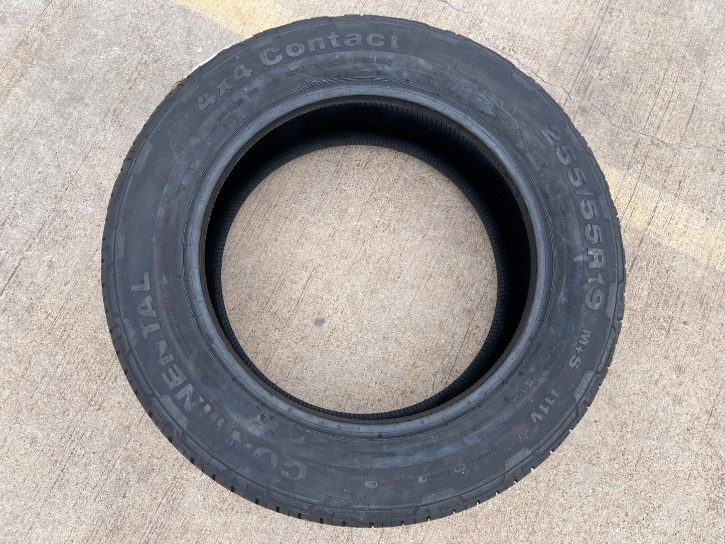 (1) 255/55/19 Continental 4X4 Contact tire 255/55R19 111V M+S XL NEW