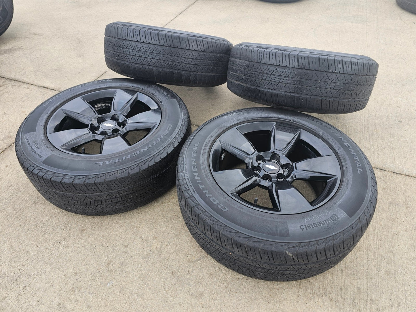 18" Chevy Colorado REDLINE OEM wheels rims 5747 5818 tires 2019 2020 2021 2022