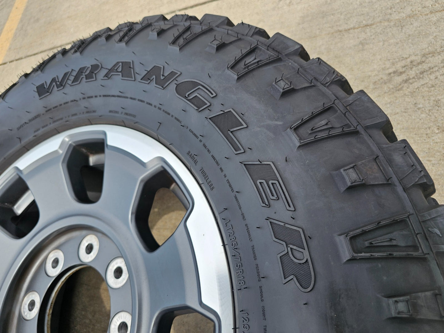 (1) 18" Ford F-250 F-350 OEM TREMOR 10482 rim wheel DURATRAC Spare