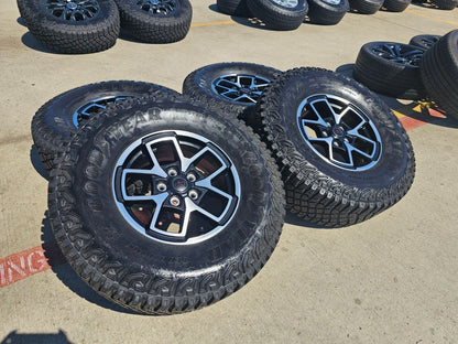 17" Jeep Wrangler Rubicon OEM wheels rims Gladiator tires 2024 2025 NEW 35"
