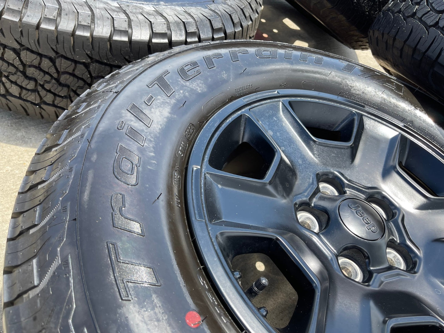 17" Jeep Wrangler Rubicon OEM 9260 wheels rims Gladiator tires BFG A/T NEW
