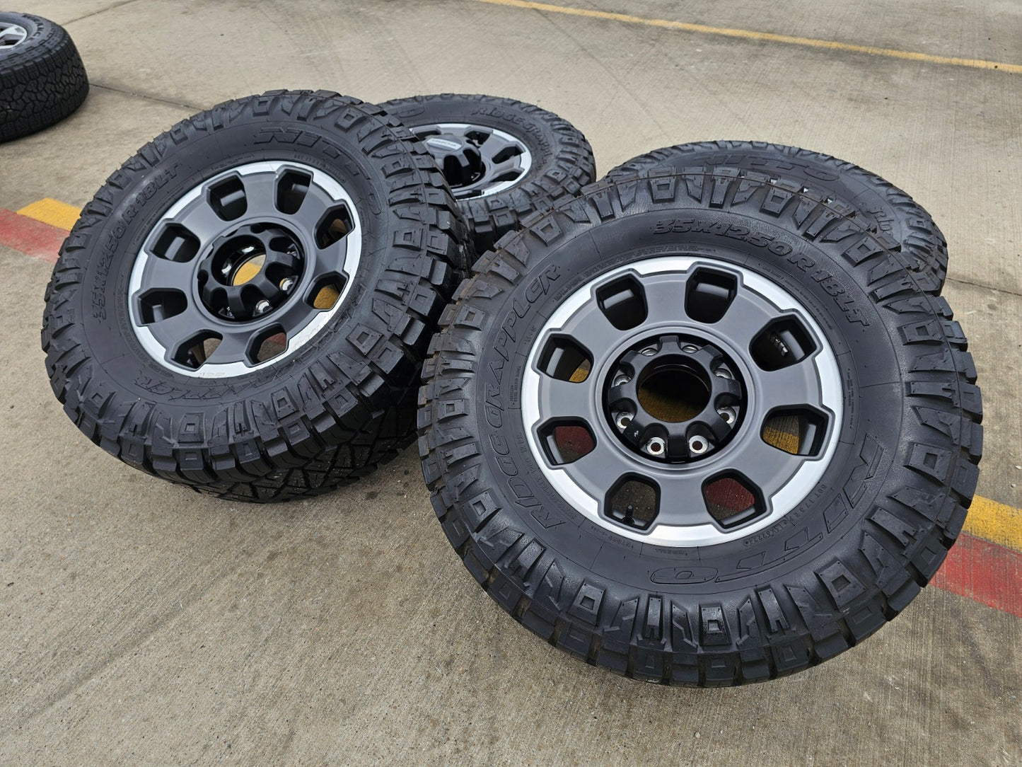 18" Ford F-250 F-350 OEM TREMOR rims wheels 10482 tires NITRO 35"