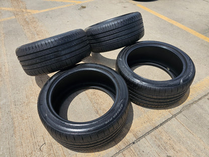 (4) 235/35/20 Pirelli P Zero tires 92Y 235/35R20 XL PNCS TO