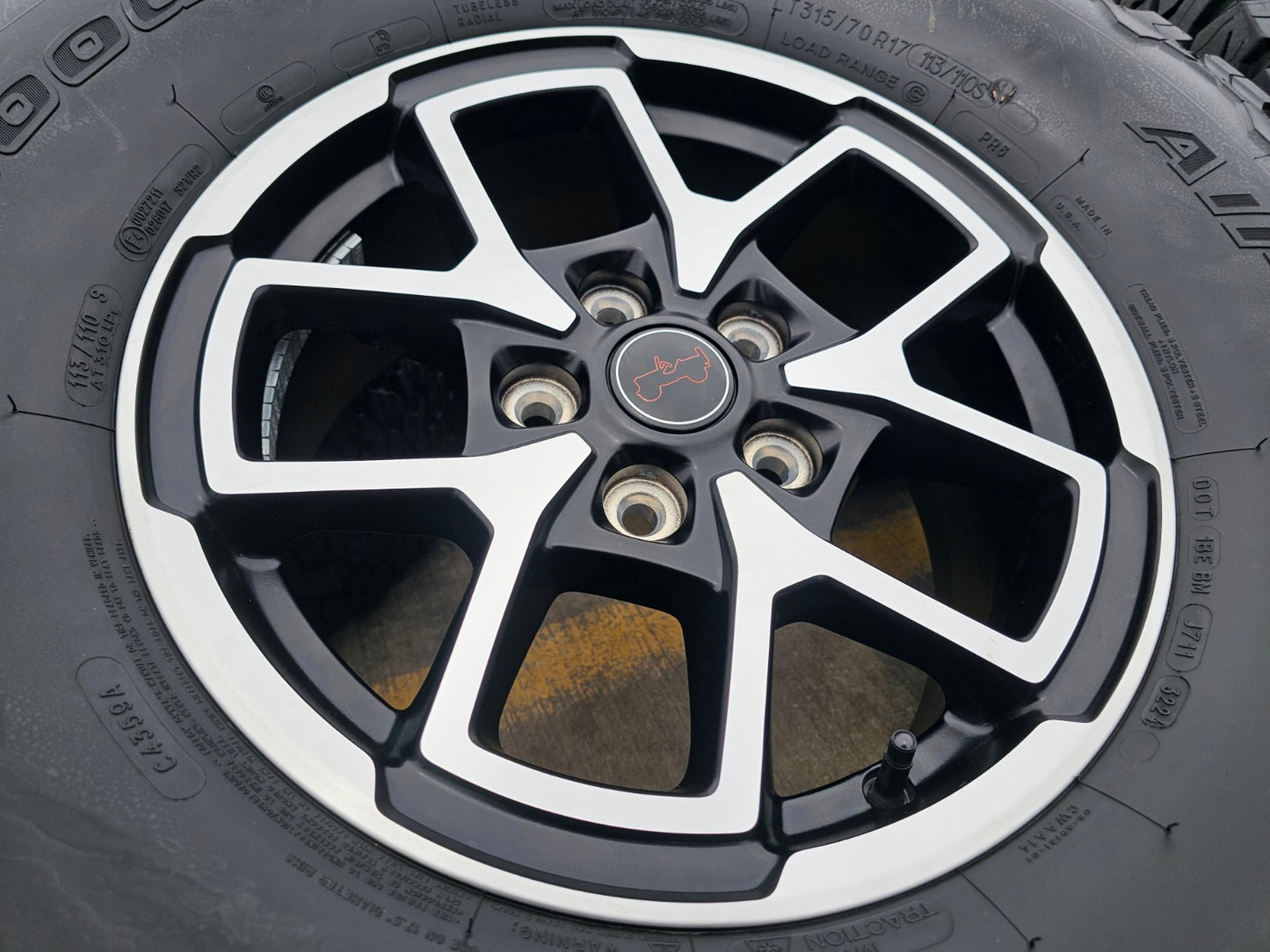 17" Jeep Wrangler Rubicon OEM 95730 9327 wheels rims Gladiator BFG KO2 A/T 35"