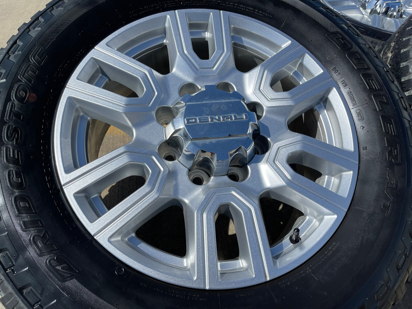 20" GMC Sierra AT4 2500 3500 OEM wheels rims 5950 Silverado SET BRIDGESTONE