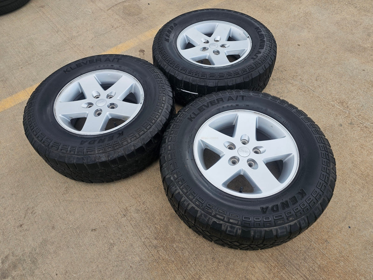 (1) 17" Jeep Gladiator OEM wheels rims 9074 Wrangler Kenda Klever A/T spare