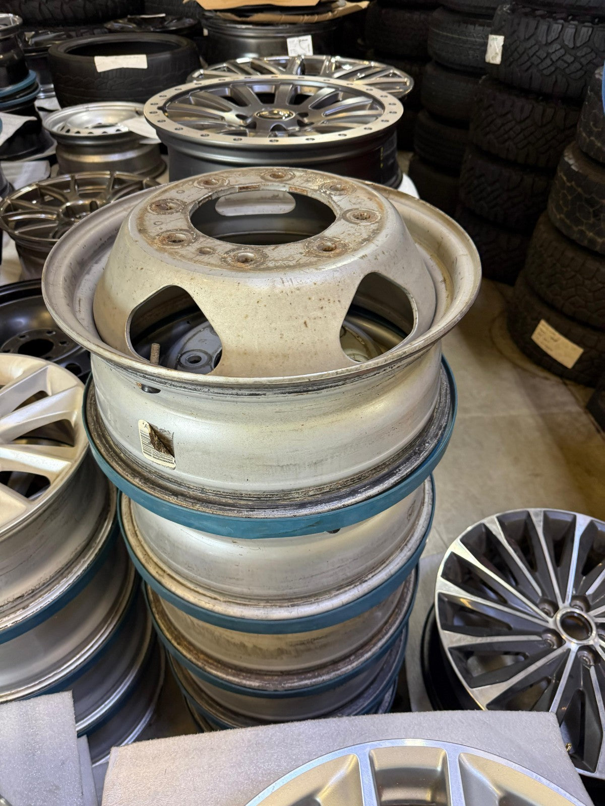(1) 17" Chevy Silverado GMC Sierra 3500 Dually rim wheel OEM 8094 SINGLE