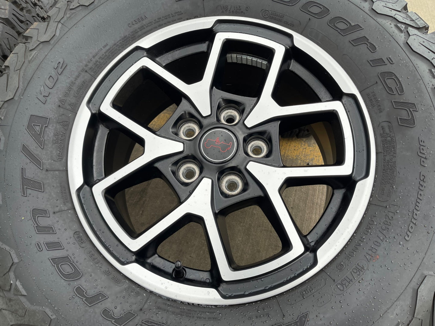 17" Jeep Wrangler Rubicon OEM 95730 9327 wheels rims Gladiator BFG KO2 A/T 33"