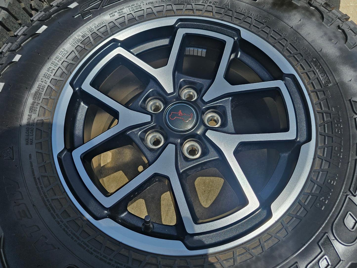 17" Jeep Wrangler Rubicon OEM wheels rims Gladiator tires A/T3 2025 NEW