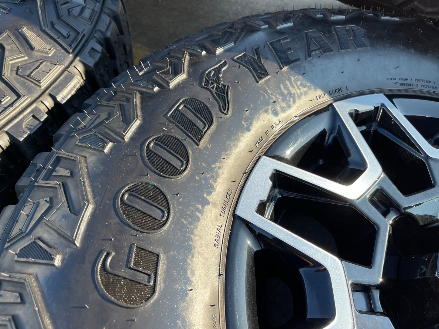 18" GMC Sierra AT4X Chevy Trail Boss 2500 OEM 14136 wheels rims GOODYEAR 35"