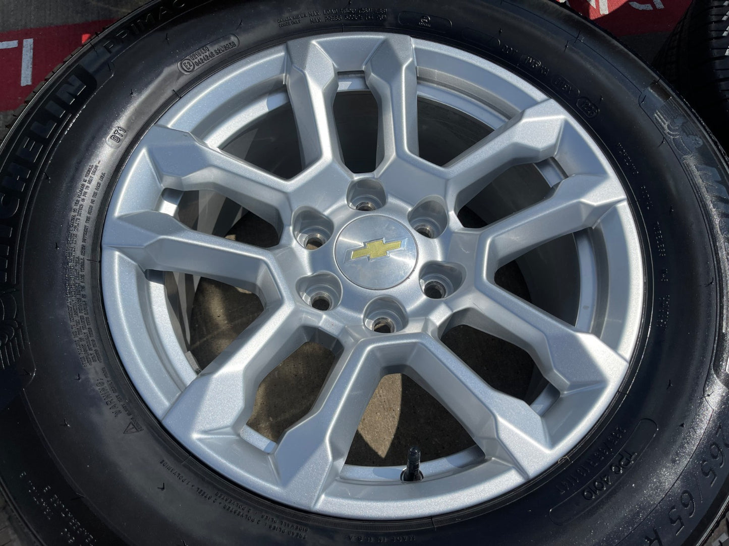 18" Chevy Silverado Suburban Tahoe OEM 14091 wheels rims GMC SET MICHELIN NEW