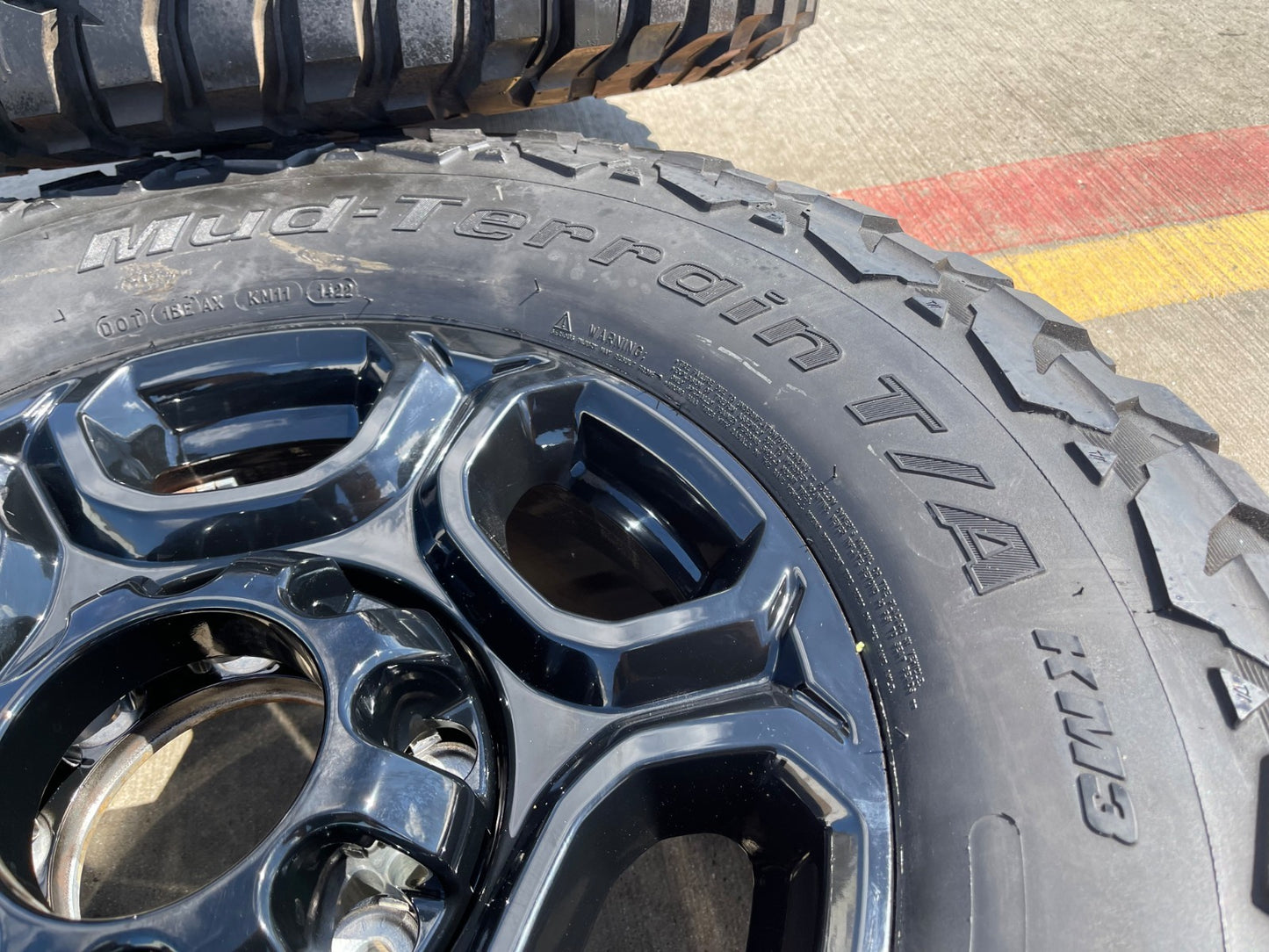 18" Ford F-250 F-350 Lariat FX-4 OEM black 10479 wheels rims BFG KM3 M/T 34"