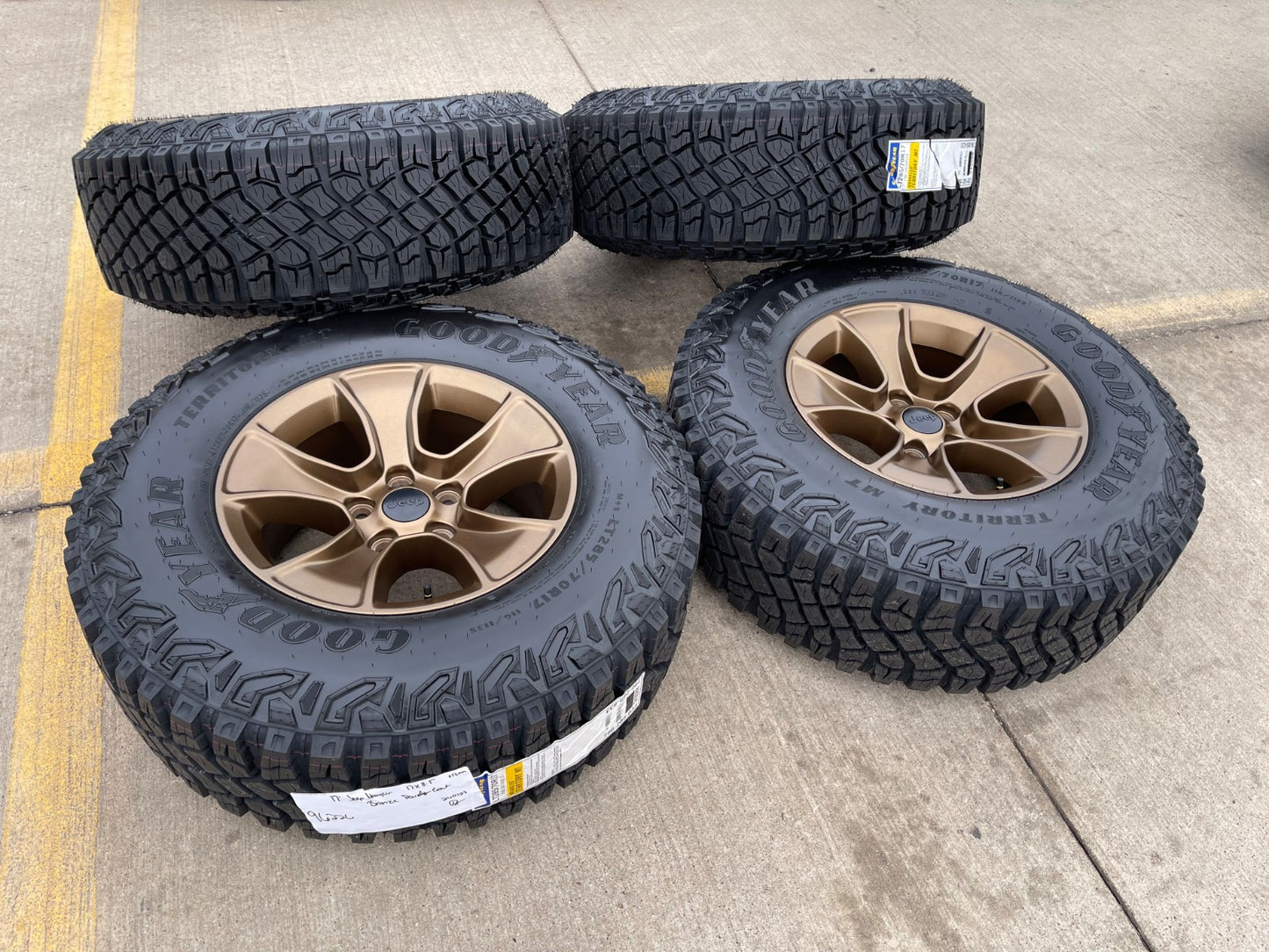 17" Jeep Wrangler Rubicon OEM 96226 wheels rims Gladiator GOODYEAR  A/T 33" NEW
