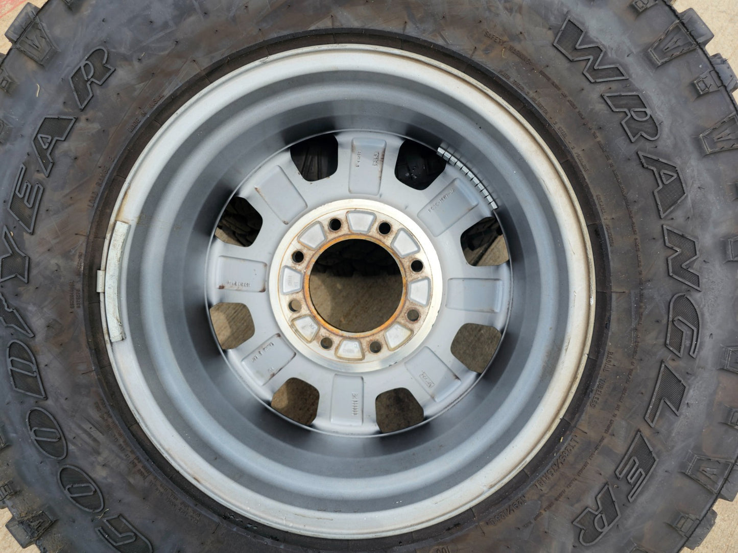 (1) 18" Ford F-250 F-350 OEM TREMOR 10482 rim wheel DURATRAC Spare