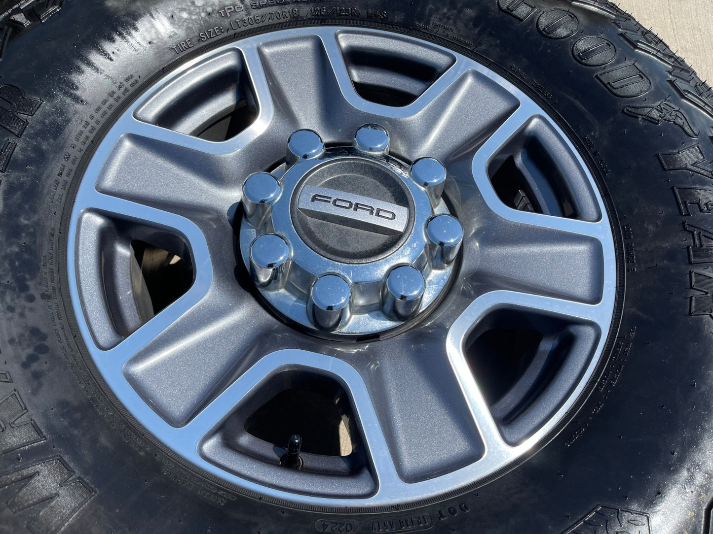 18" Ford F-250 F-350 Lariat FX-4 OEM wheels 10480 10298 tires GOODEYAR M/T 35"