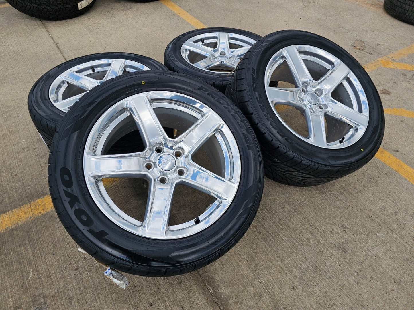 20" Jeep Grand Cherokee SRT Trackhawk OEM 9172 wheels rims tires NEW