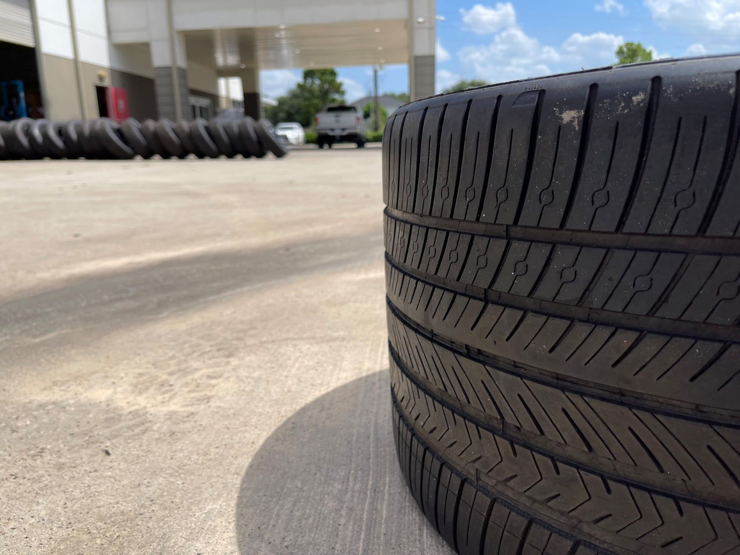 (1) 335/25/20 Michelin Pilot A/S All Season 4 ZP 99Y 335/25R20 tire
