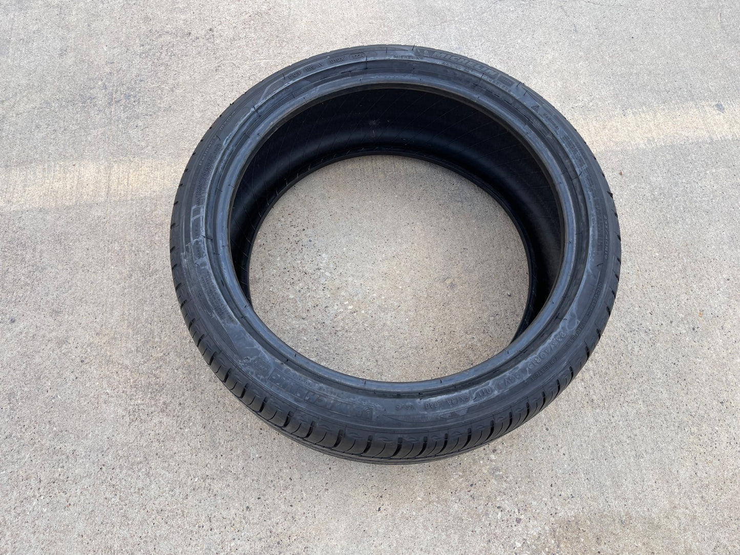 (1) 235/40/19 Michelin Primacy MXM4 tire 235/40R19 96V XL M+S