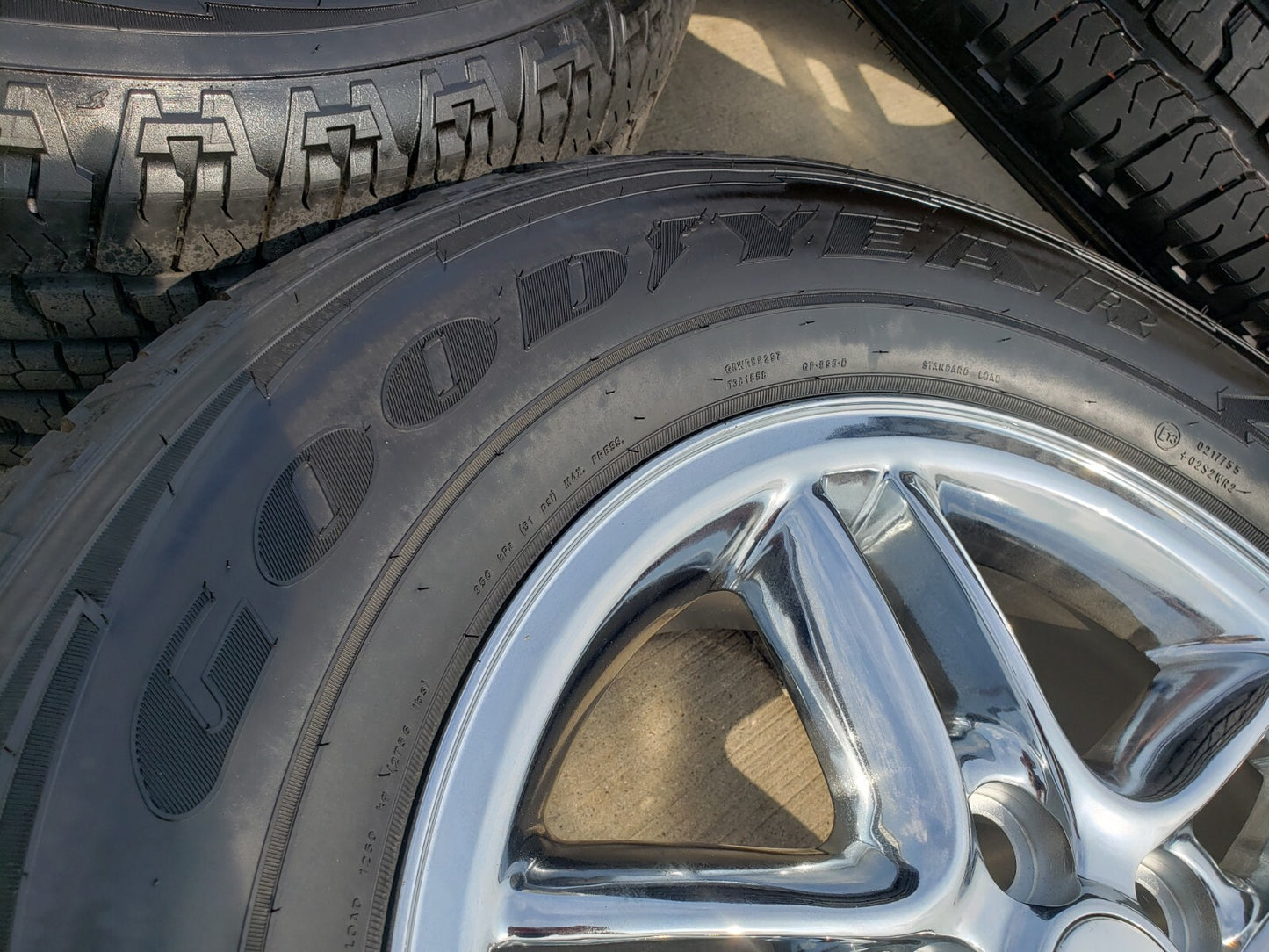 (5) 18" Land Rover DEFENDER Range OEM 72165 wheels rims NEW