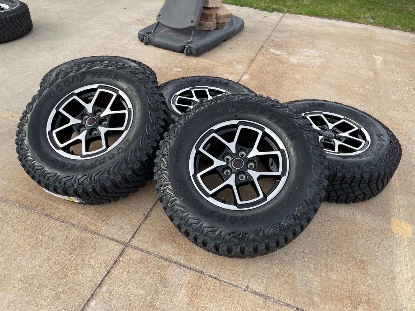 17" Jeep Wrangler Rubicon OEM 95730 9327 wheels rims Gladiator GOODYEAR 33" NEW