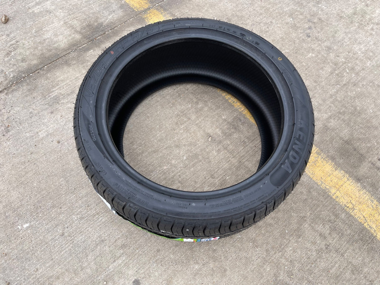 (1) 255/40/19 Kenda Vezda UHP A/S KR400 tire 255/40r19 100W NEW