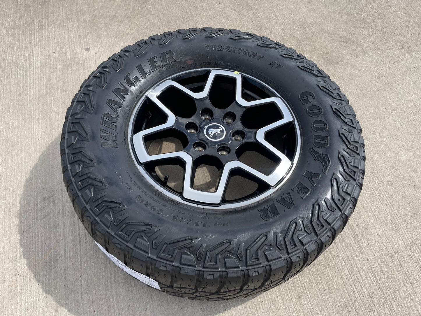 18" Ford Bronco wheel rim 95213 10389 Ranger spare GOODYEAR TERRITROY AT 35"